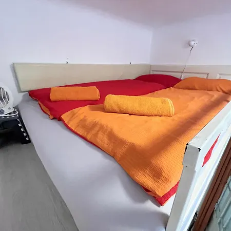 Junior Orange Next To Danube Apartament