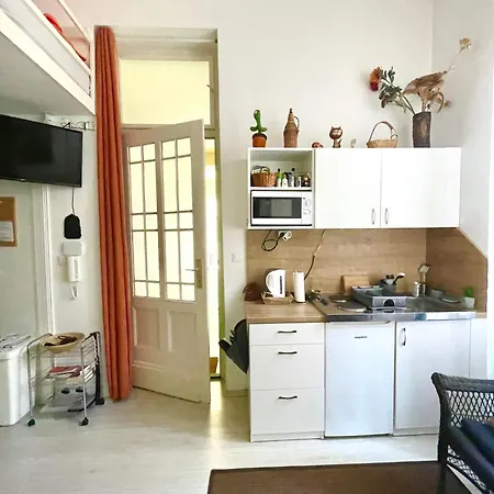 Junior Orange Next To Danube Апартаменты *