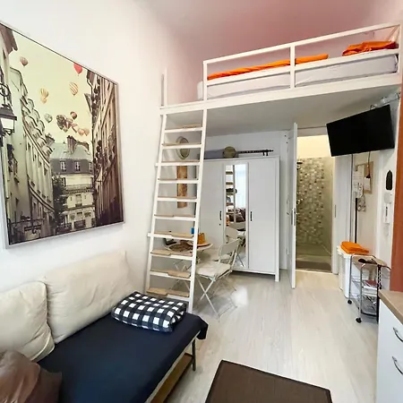 Junior Orange Next To Danube * Будапешт