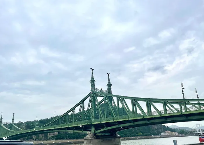 Junior Orange Next To Danube Budapešť